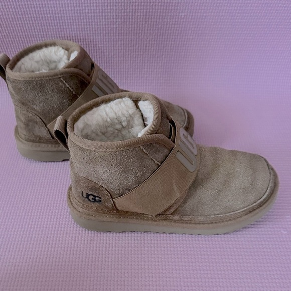 Ugg boots - Picture 1 of 7